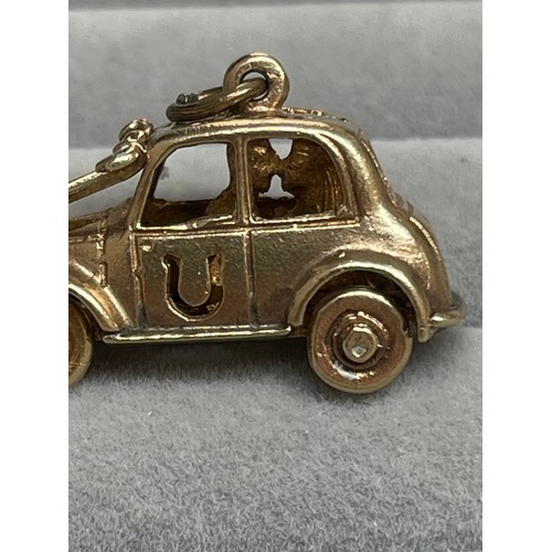 49 - A Stunning 9ct Yellow Gold Wedding Car Charm with 'Just Married' engraving Weighing 9.85 grams