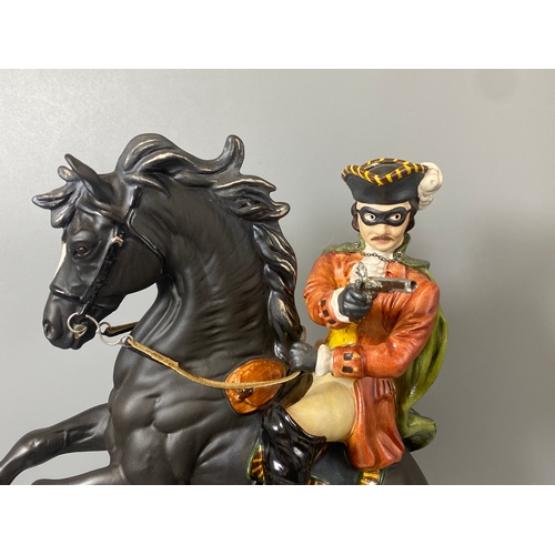 199 - limited edition Royal Doulton Dick Turpin No 821 with original box, plinth and certificate in good c... 