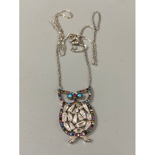 174 - Silver owl pendant necklace set with semi precious stones, weight 5.04grams