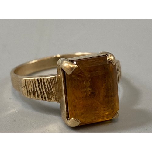 63 - Vintage ladies 9ct gold citrine ring with bark affect, weight 4.3 grams size Q