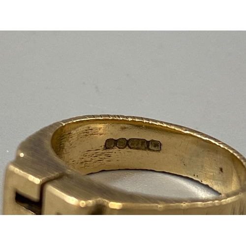 68 - 9ct gold FF ring with bank design band weight 5.27 grams size F 1/2