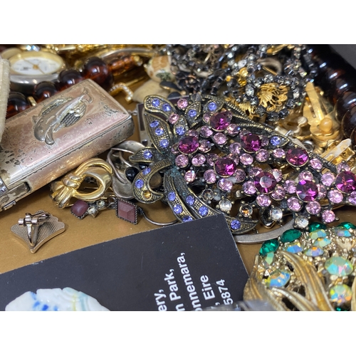 147 - Lot of various Ladies costume jewellery and accessories