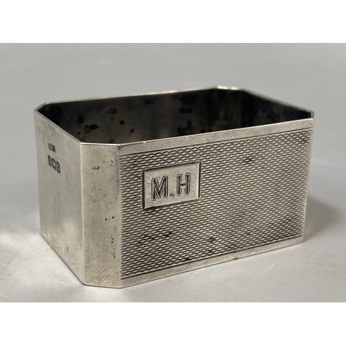 131 - Birmingham 1940 silver Napkin ring, weight 30.50 grams in goof condition