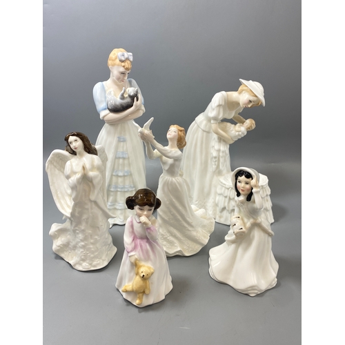 213 - Large lot of Royal Doulton lady figures to include Daddys Girl, Helen, Kimberley and Mother and baby