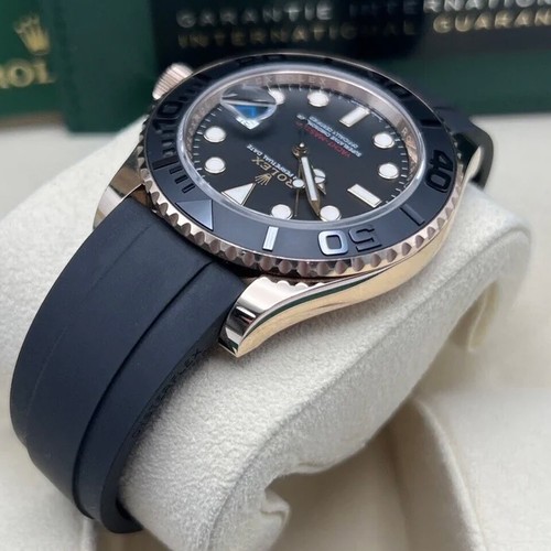 85 - Rolex 2022 Yacht-Master Rose gold 40mm on black rubber strap, full set with box, card, swing tag and... 