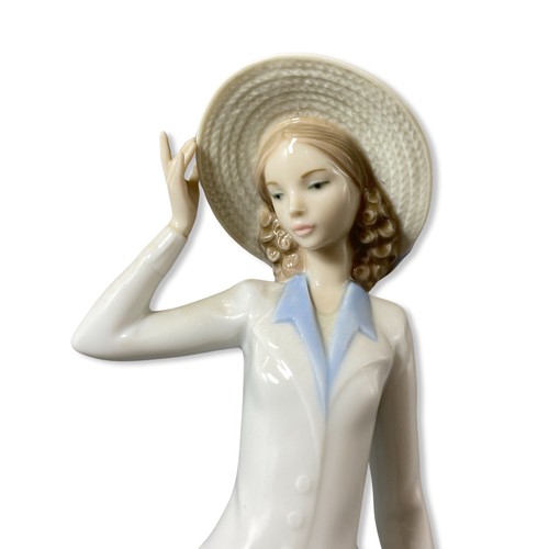 4 - Lladro 5682 Breezy Afternoon in Good condition