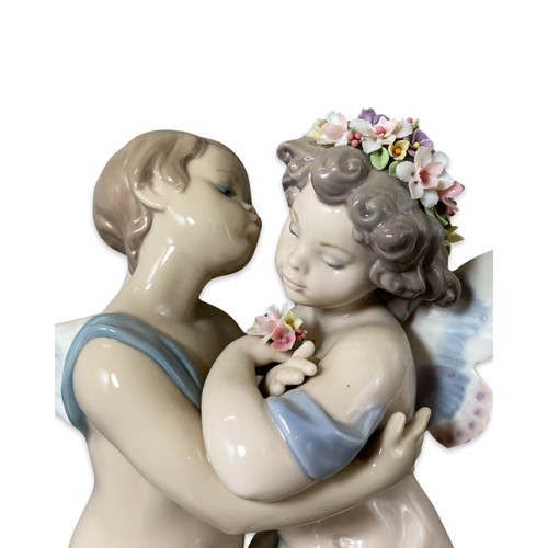 5 - Lladro 1824 Heaven & Earth Comes complete with original plinth and certificate Unfortunately, there ... 