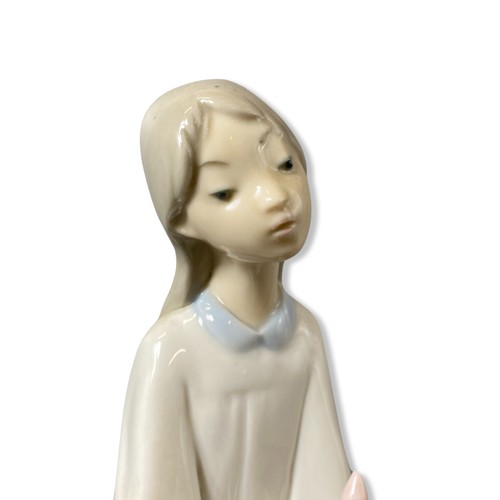 53 - Lladro 4868 Girl with candle, Good condition