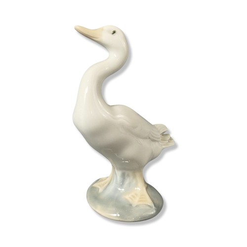 57 - Lladro 4552 Little duck, Good condition, comes in box