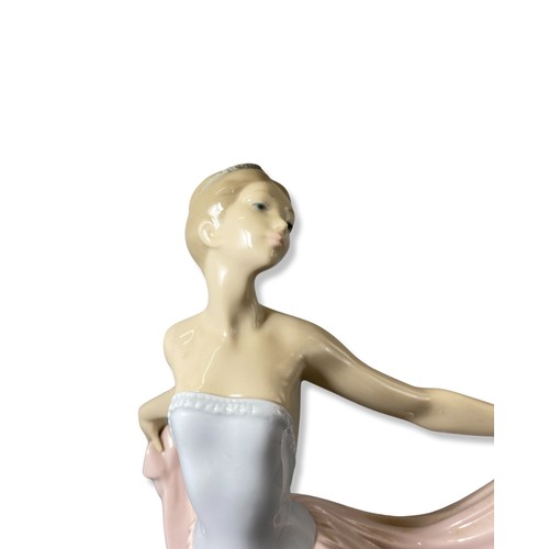 59 - Lladro 5050 Dancer, Good condition, comes in box