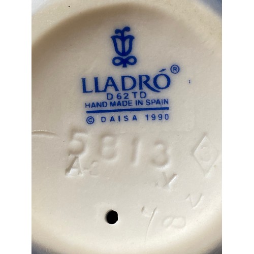 79 - Lladro 5813 Having a ball, Good condition, comes with box