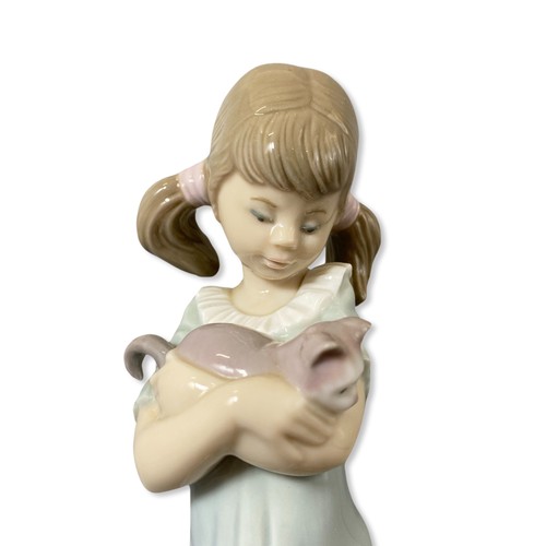 77 - Lladro signed and dated 5743 Don't forget me, Good condition, comes in box