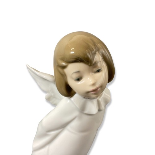 93 - Lladro Signed and dated 4960 Curious Angel, Good condition, comes in box