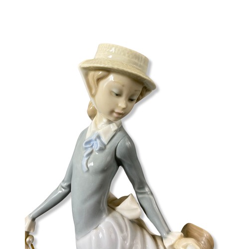 105 - Lladro 4912 Young lady in trouble, Good condition