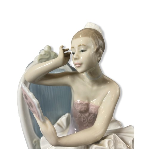 111 - Lladro 5866 Final touches, Good condition