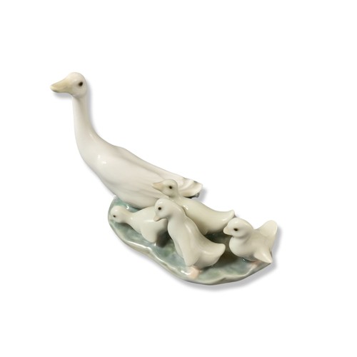 114 - Lladro 1307 Little ducks after mother, Good condition