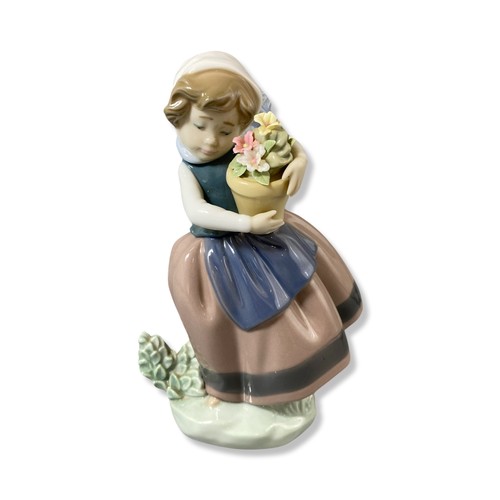 140 - Lladro 5223 Spring is here, Good condition, comes in box