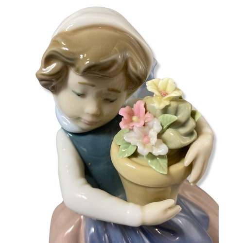 140 - Lladro 5223 Spring is here, Good condition, comes in box
