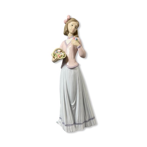 160 - Lladro Signed and dated 7644 Innocence in bloom, Good condition, comes in box