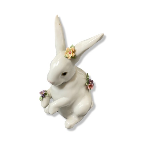 173 - Lladro 6100 Sitting bunny with flowers, Good condition, comes in box