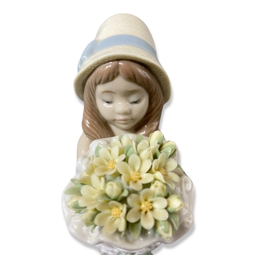 171 - Lladro Utopia Collection 8313 You deserve the best, Comes in box, one leaf missing
