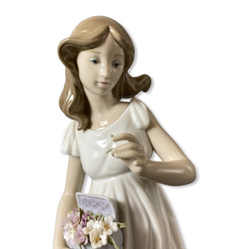 188 - Lladro 6921 Treasures of the earth, Comes in box, has flower missing from hand