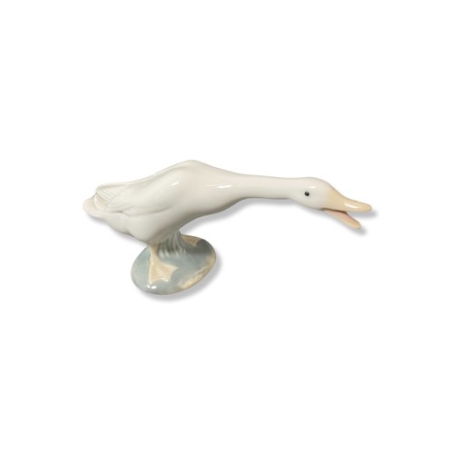 135 - Lladro Signed and dated 4551 Little duck, Good condition, comes in box