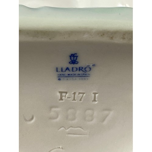 134 - Lladro 5887 Washing up, Good condition, comes in box