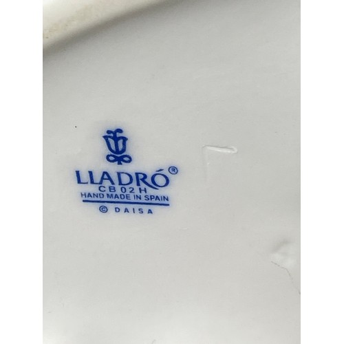 205 - Lladro 4611 Nuns, Good condition, comes in box