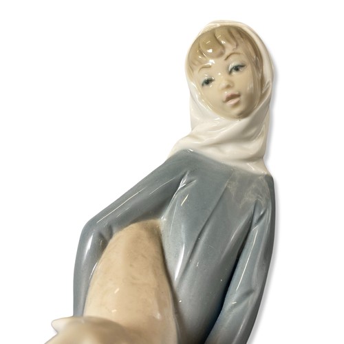 237 - Lladro 4584 Girl with lamb, Good condition