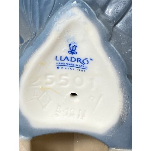 23 - Lladro 5501 Time To Sew Good condition comes in original box