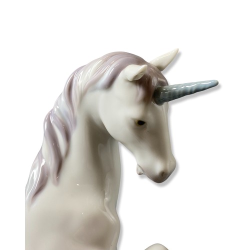 39 - Lladro Privilege Collection 7697 Magical Unicorn Good condition comes in original box