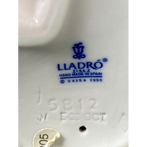 51 - Lladro 5812 Tired Friend Good condition comes in original box