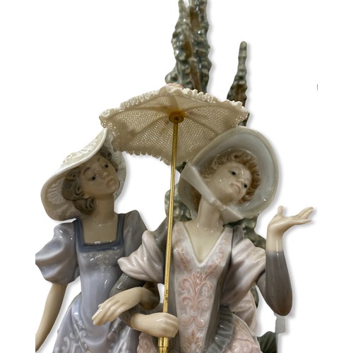 136 - Lladro 1519 A stroll in the park Good condition comes in original box