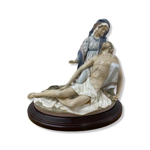 90 - Lladro 5541 Pious Signed and dated Good condition comes with plinth and in original box