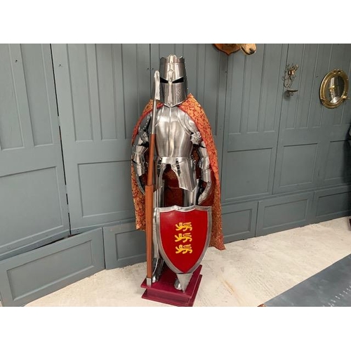 64 - HUGE MEDIEVAL DECORATIVE SUIT OF ARMOUR IN POLISHED STEEL WITH WITH SHIELD IN RED ROBE