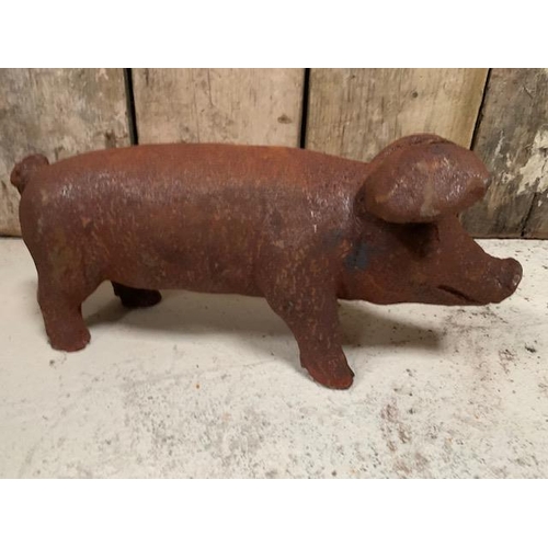 118 - CAST IRON LARGE RUSTY PIG