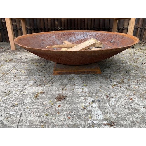 129 - HUGE 0.85M DIAMETER CONTEMPORARY RUSTIC FIREPIT LOG BURNER FIREPIT ON BASE