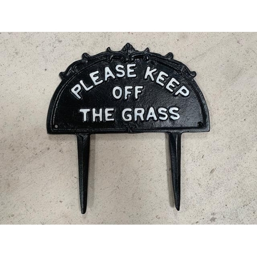 75 - CAST IRON KEEP OFF THE GRASS SIGN