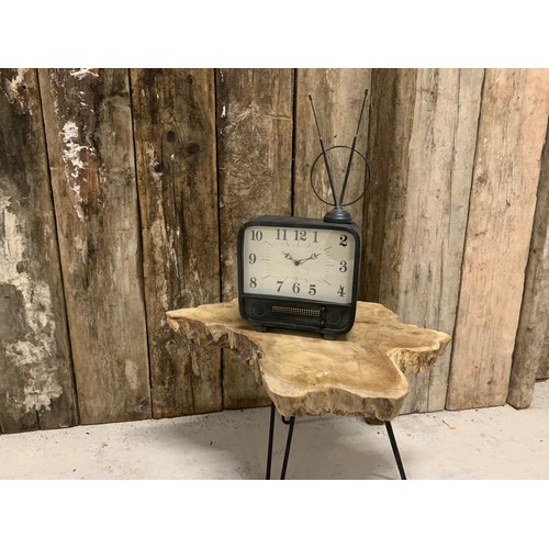 91 - BOXED NEW 55CM RETRO TV CLOCK