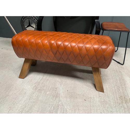 77 - BOX NEW LARGE HANDSTITCHED LEATHER POMMEL HORSE IN TAN