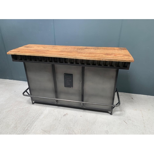 5 - BRAND NEW BOXED LARGE INDUSTRIAL FULLY FITTED HOME BAR COUNTER IN A RUSTIC FINISH