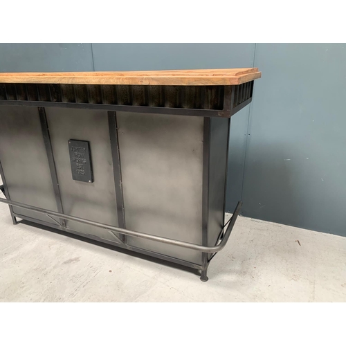 5 - BRAND NEW BOXED LARGE INDUSTRIAL FULLY FITTED HOME BAR COUNTER IN A RUSTIC FINISH