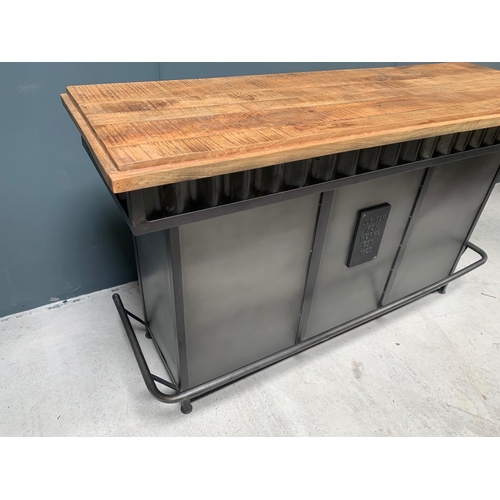 5 - BRAND NEW BOXED LARGE INDUSTRIAL FULLY FITTED HOME BAR COUNTER IN A RUSTIC FINISH