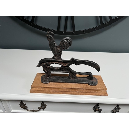85 - CAST IRON HEAVY NUTCRACKER