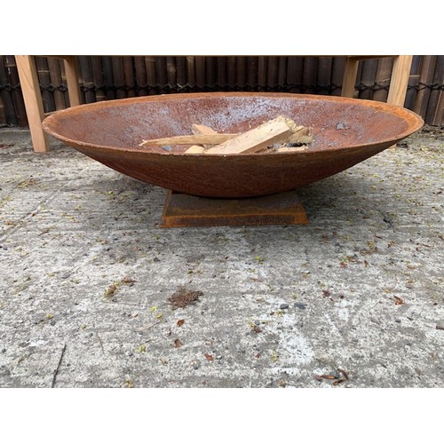 147 - HUGE 0.85M DIAMETER CONTEMPORARY RUSTIC FIREPIT LOG BURNER FIREPIT ON BASE