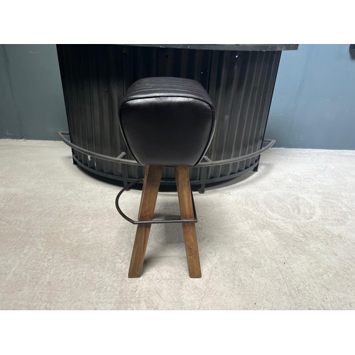 29 - LARGE VINTAGE INDUSTRIAL STYLE RIBBED LEATHER POMMEL HORSE STOOL IN BLACK