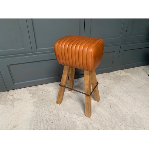 33 - LARGE VINTAGE INDUSTRIAL STYLE RIBBED LEATHER POMMEL HORSE STOOL IN TAN