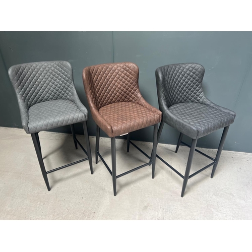 44 - BOXED NEW PAIR OF CLASSIC FAUX LEATHER HIGH BAR STOOLS IN GREY