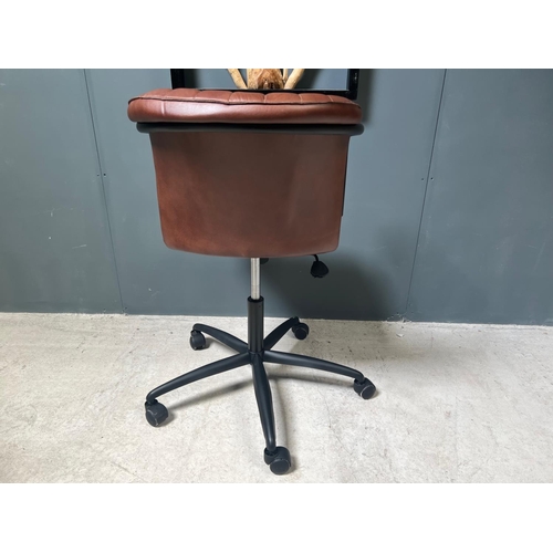 6 - NEW BOXED RIBBED LEATHER OFFICE SWIVEL CHAIR IN TAN